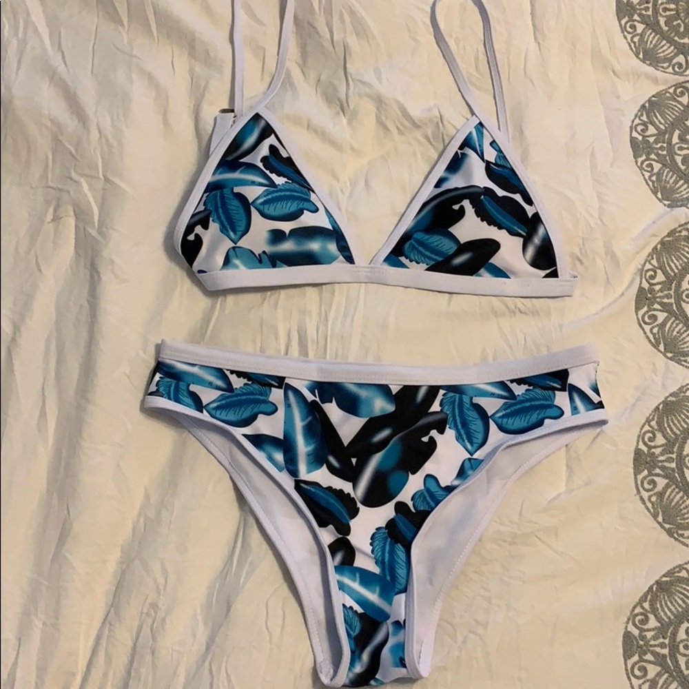 Blue leaf bathing suit set